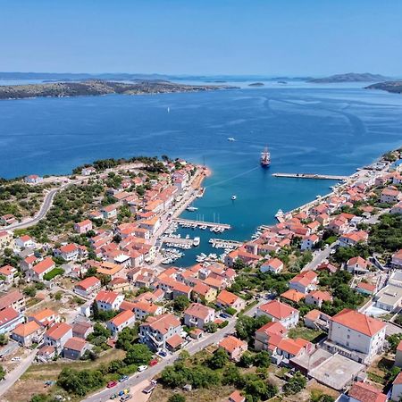 Apartments With A Parking Space Sali, Dugi Otok - 8181 Экстерьер фото